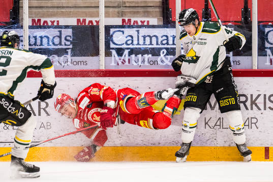 Kalmars Roni Allen och Östersunds Max Krogdahl