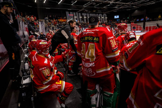 Kalmars huvudtränare Viktor Tuurala deppar