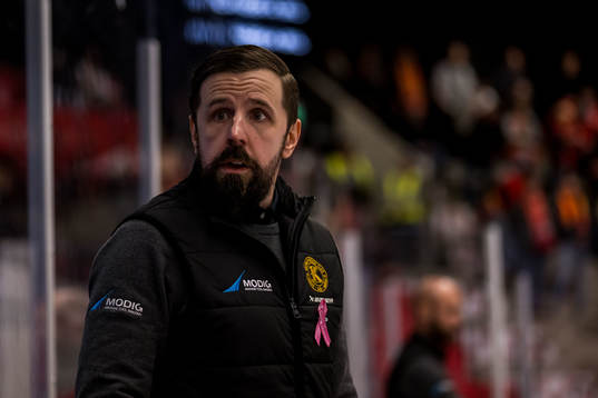 Kalmars huvudtränare Viktor Tuurala deppar
