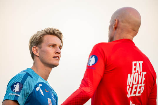 Martin Ødegaard and Ståle Solbakken, head coach of the