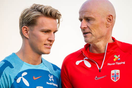 Martin Ødegaard and Ståle Solbakken, head coach of the
