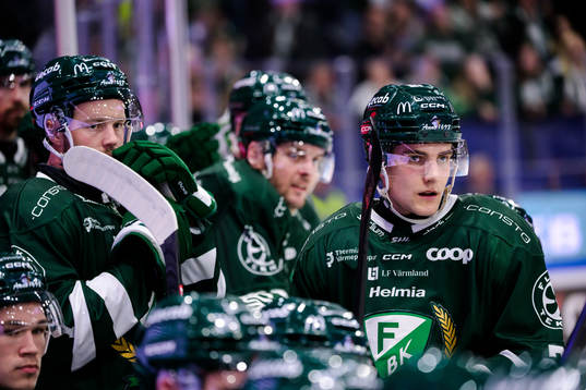 Färjestads Joel Nyström deppar med lagkamrater