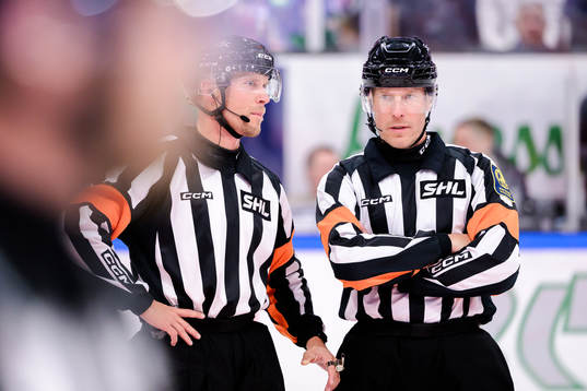 Domare Andreas Harnebring och Domare Tobias Björk