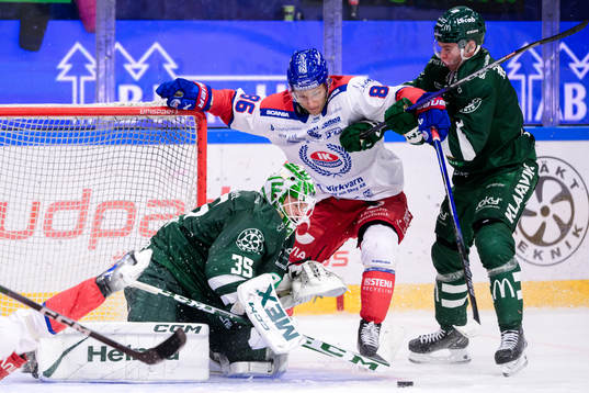 Färjestads målvakt Carl Lindbom och Oscar Lawner