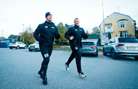 Domare Rickard Nilsson och Gustav Jonsson värmer upp