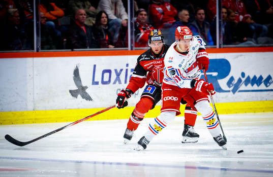 Örebros Glenn Gustafsson och Timrås Axel Rindell