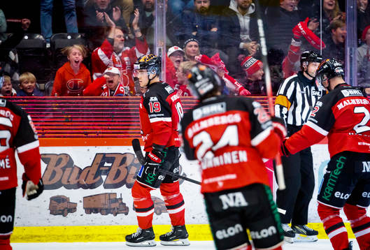 Örebros Axel Sundberg gör 3-2 och jublar
