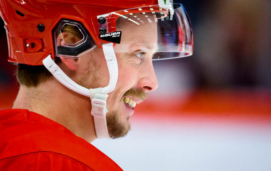 Timrås Jonathan Dahlén ler