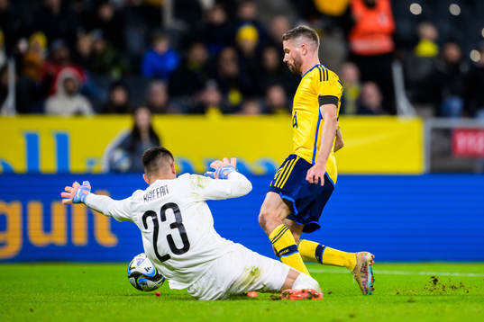 Dorian Railean of Moldova and Marcus Rohdén of Sweden