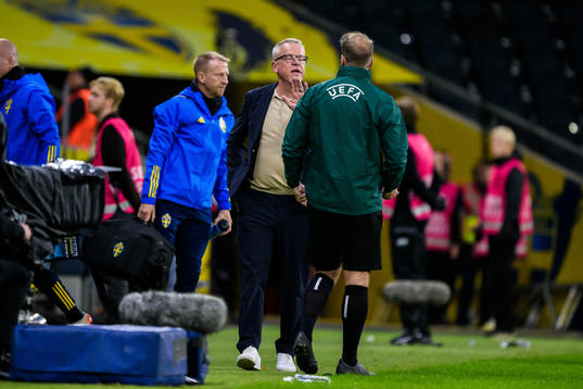 Head coach Janne Andersson of Sweden talks to the fourth