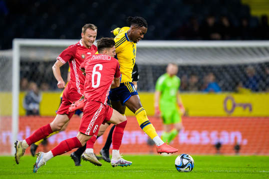 Denis Marandici of Moldova and Anthony Elanga of Sweden