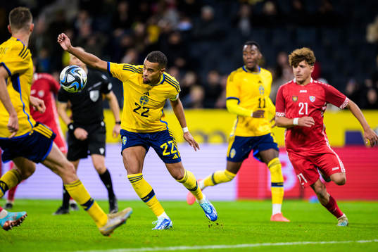 Robin Quaison of Sweden and Ioan-Calin Revenco of Moldova