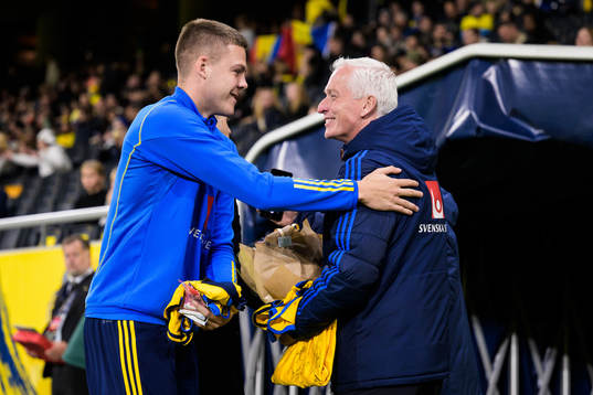 Emil Holm of Sweden and Håkan Sjöstrand, general
