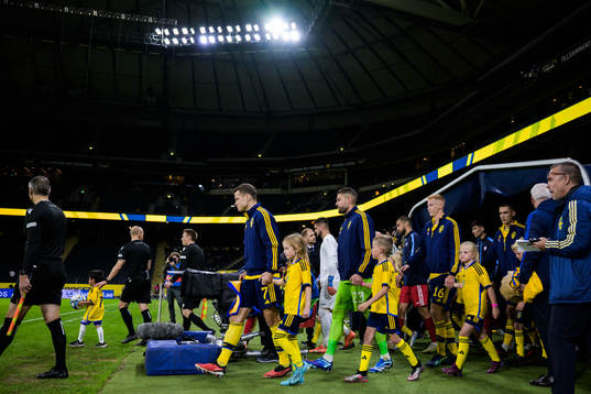 Viktor Claesson, goalkeeper Kristoffer Nordfeldt, Hugo