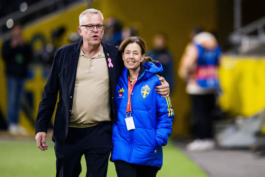 Head coach Janne Andersson and media officer Petra Thorén