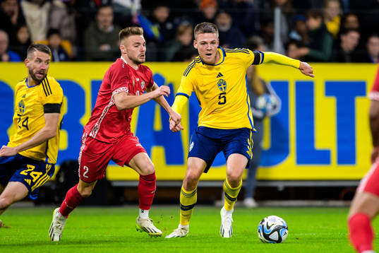 Oleg Reabciuc of Moldova and Emil Holm of Sweden