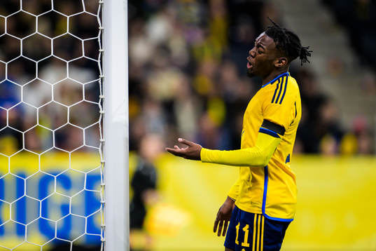 Anthony Elanga of Sweden looks dejected