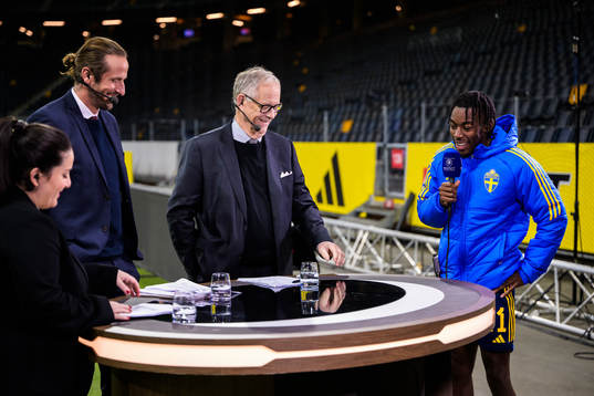 Jonas Olsson, Lars Lagerbäck and Anthony Elanga of Sweden