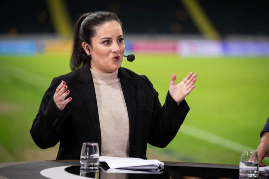 Jennifer Kücükaslan in Viaplay’s studio