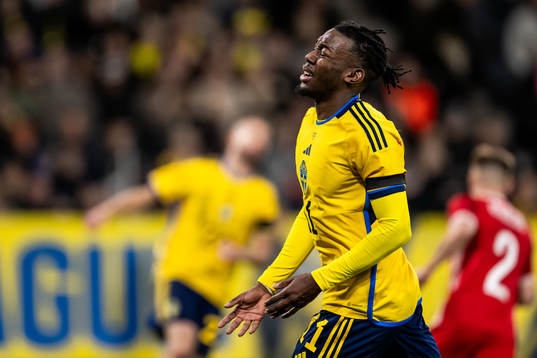 Anthony Elanga of Sweden looks dejected