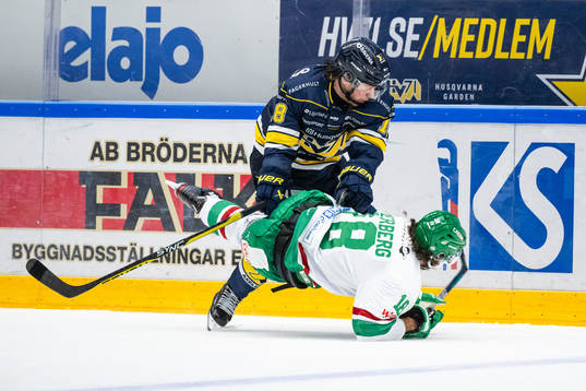 HV71s Kalle Maalahti och Rögles Dennis Everberg