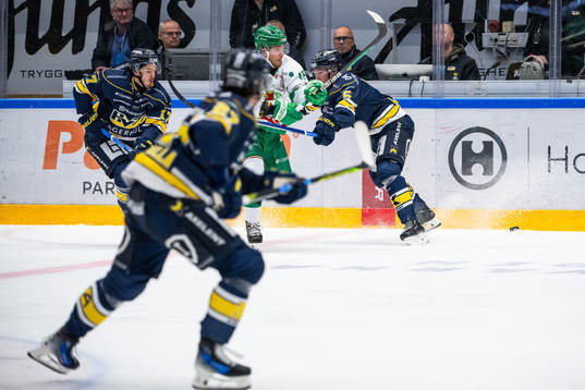HV71s Isac Brännström och Victor Sjöholm mot Rögles