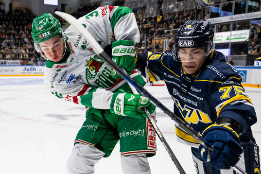 Rögles Oskar Pettersson och HV71s Radan Lenc