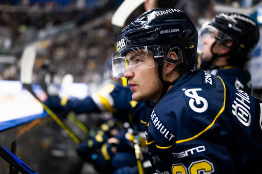 HV71s Olle Strandell i avbytarbåset