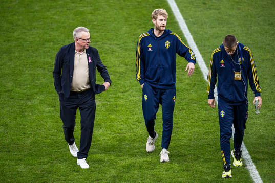 Head coach Janne Andersson and Filip Helander of Sweden