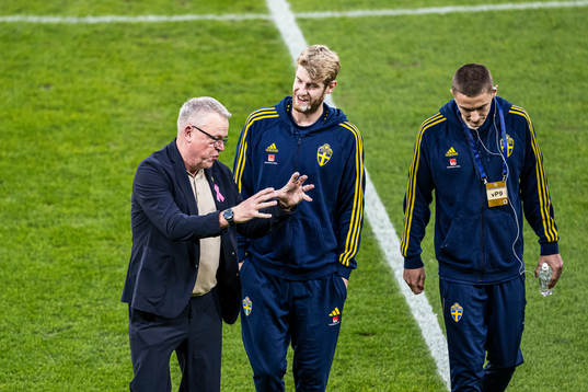 Head coach Janne Andersson and Filip Helander of Sweden
