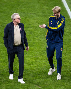 Head coach Janne Andersson and Filip Helander of Sweden