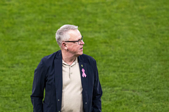 Head coach Janne Andersson and Filip Helander of Sweden