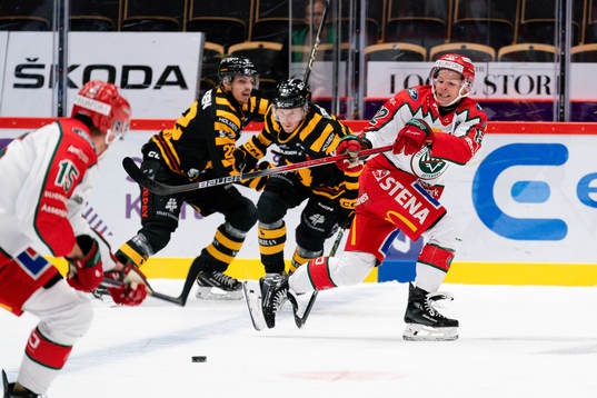 Frölundas Max Friberg och Skellefteås Jonathan Pudas