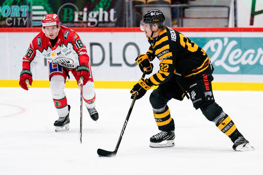 Frölundas Linus Öberg och Skellefteås Jonathan Johnson
