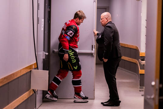 Malmö Redhawks Christoffer Forsberg lämnar planen