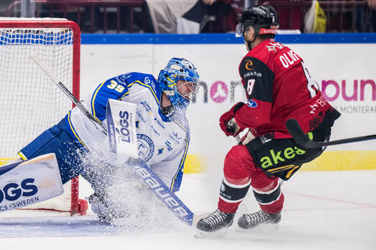 Leksands målvakt Filip Larsson och Malmö Redhawks Johan