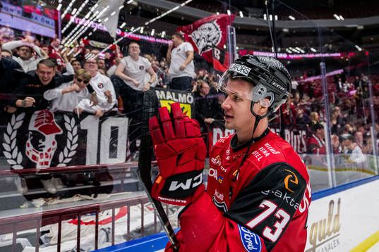 Malmö Redhawks Adam Ollas Mattsson jublar