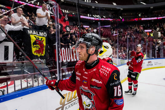 Malmö Redhawks Matias Lassen jublar