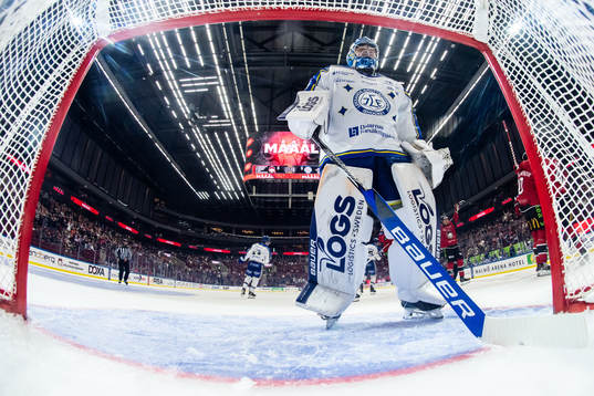 Leksands målvakt Filip Larsson deppar