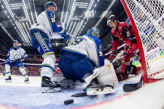 Malmö Redhawks Thomas Berg Paulsen jublar