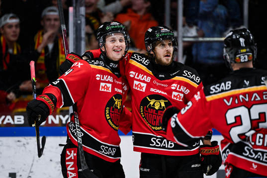 Luleås Jonas Berglund och Mario Kempe jublar