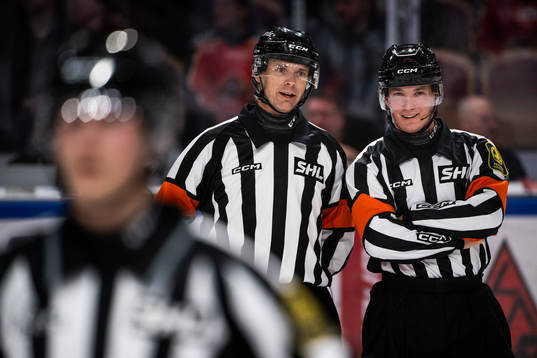 Domare Mikael Andersson och domare Alexander Österberg