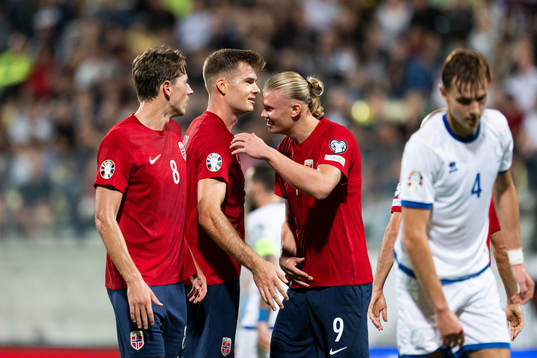 Alexander Sørloth of Norway celebrates with Erling Braut