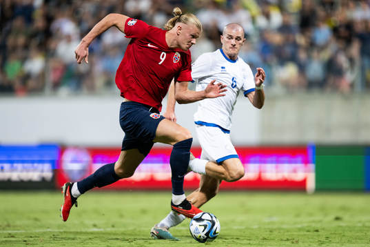 Erling Braut Haaland of Norway och Alexander Gogic of Cyprus