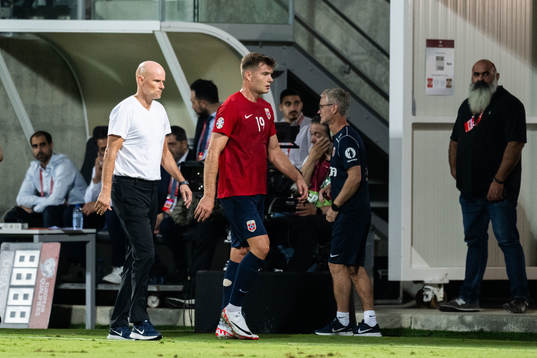 Head coach Ståle Solbakken and Alexander Sørloth of Norway