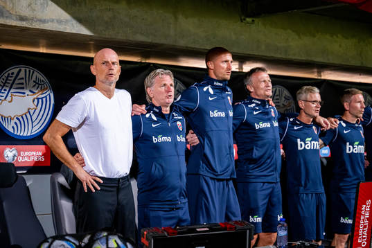 Head coach Ståle Solbakken, assistant coach Kent