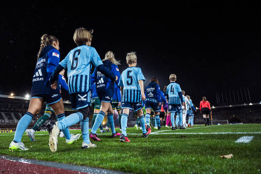 Djurgårdens spelare gör entré