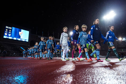 Djurgårdens spelare gör entré