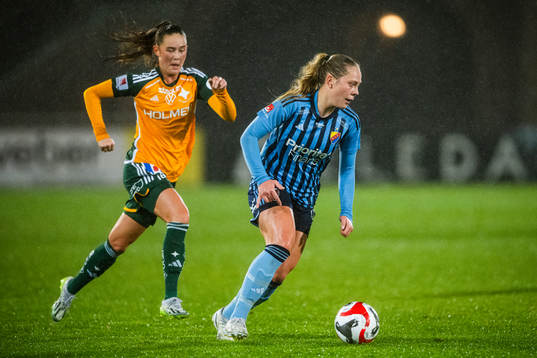Djurgårdens Alice Bergström och IFK Norrköpings Svea