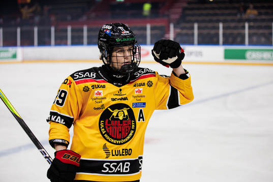 Luleås Emma Nordin jublar